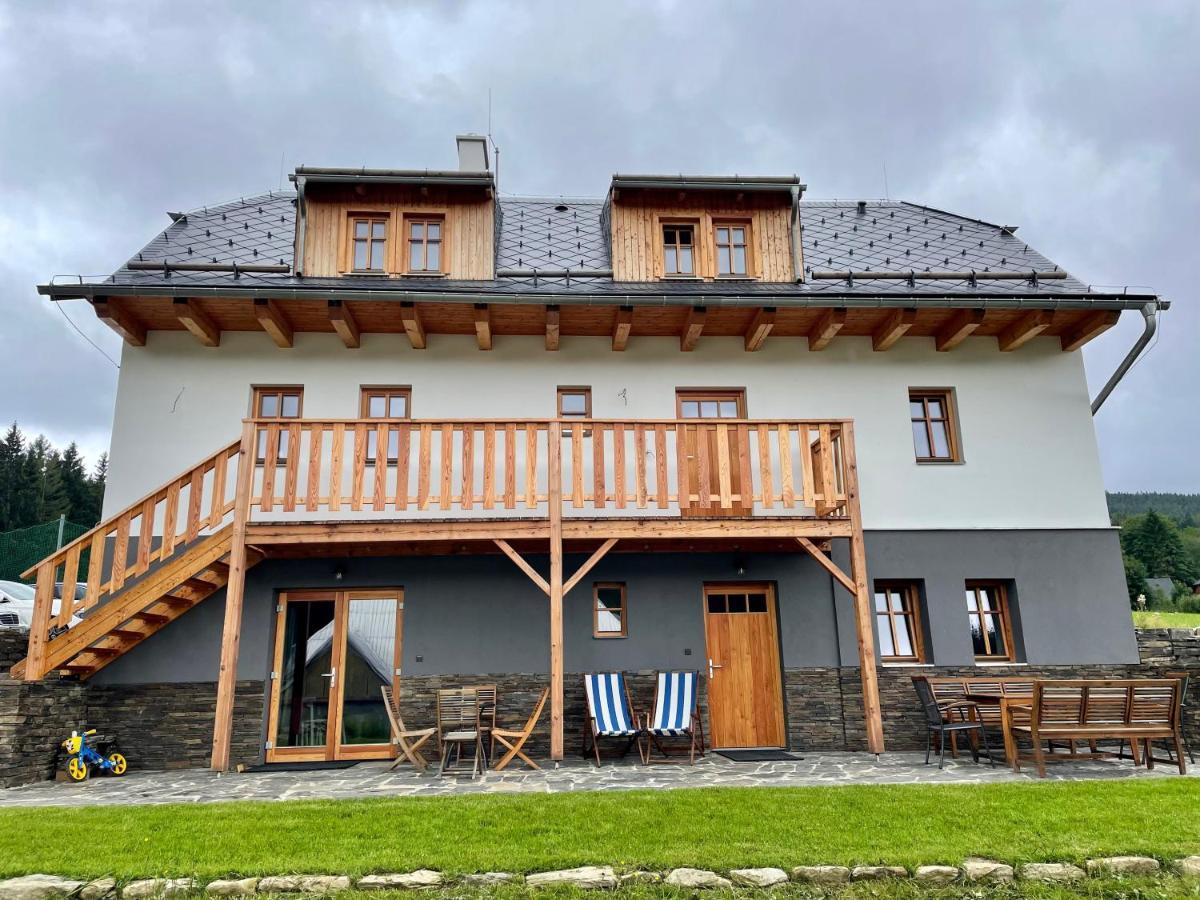 Pod Tresni Apartment