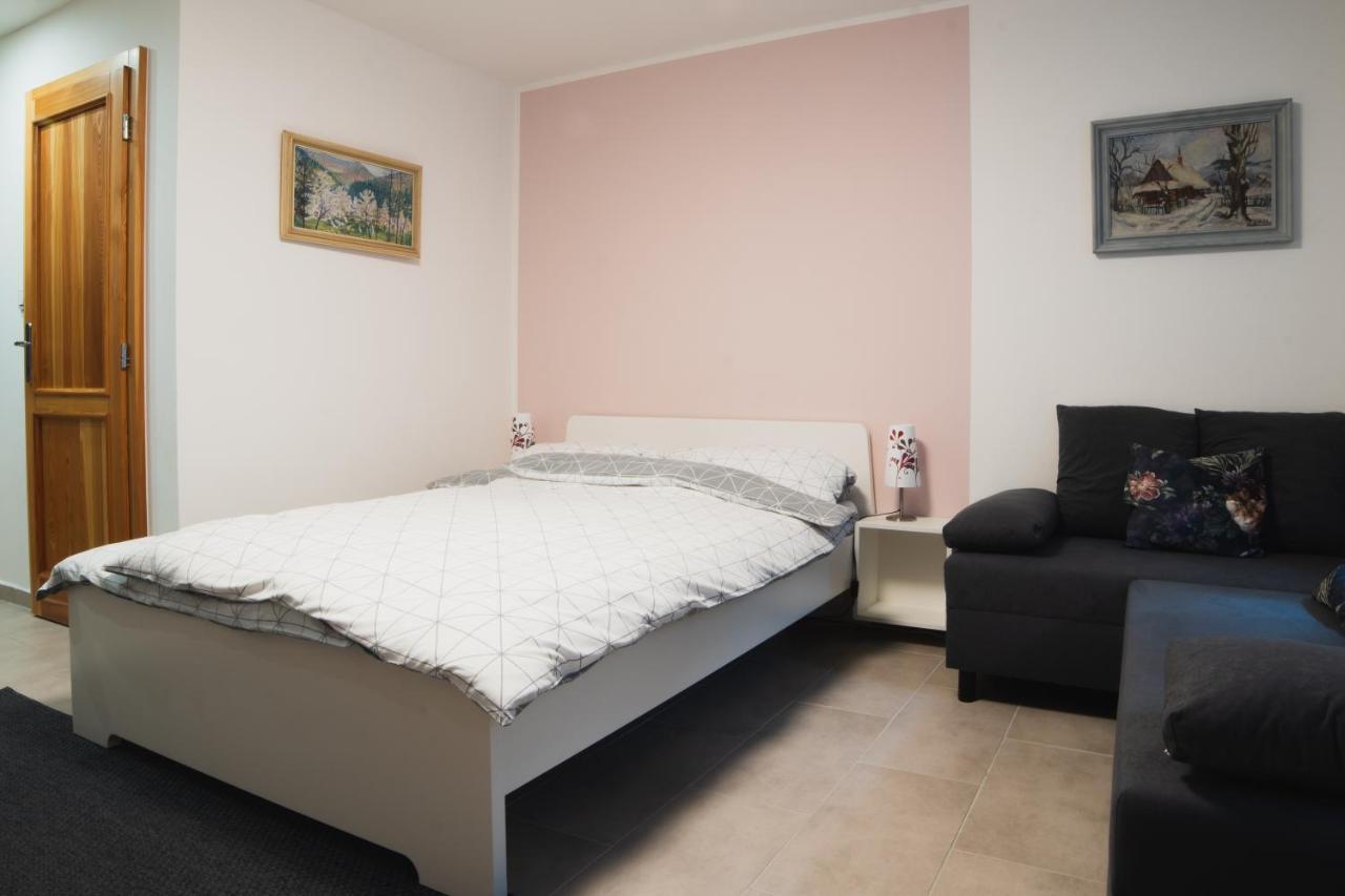 Pod Tresni Apartment *