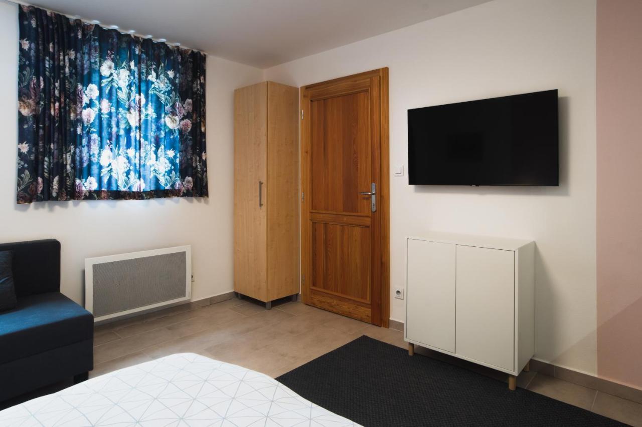 Pod Tresni Apartment *